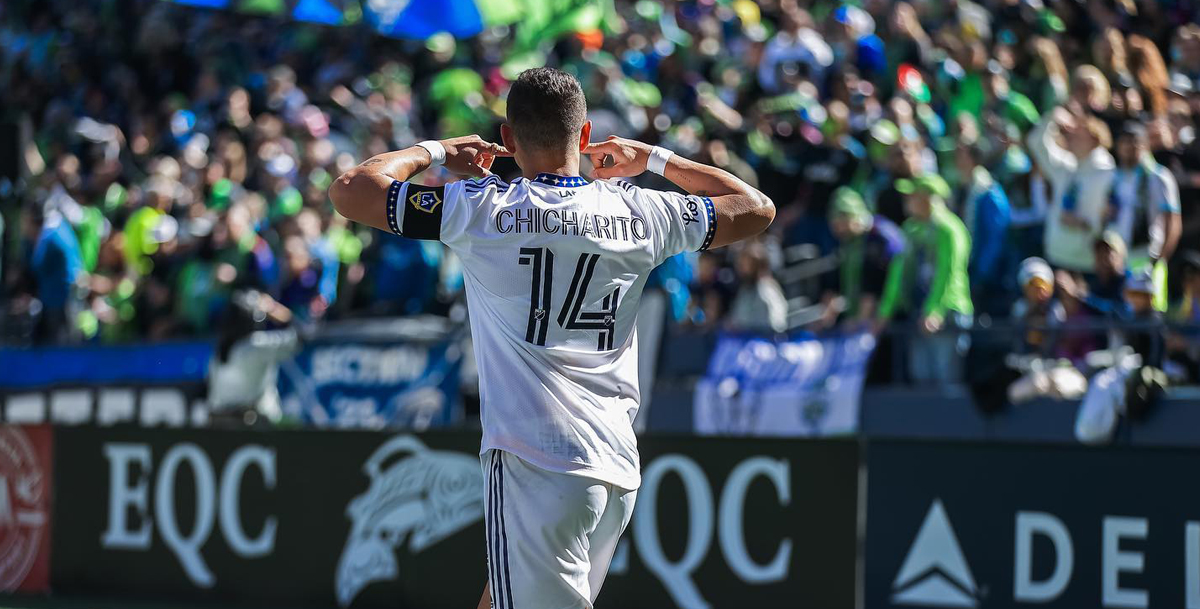 Chicharito festeja sus 30 goles en la MLS