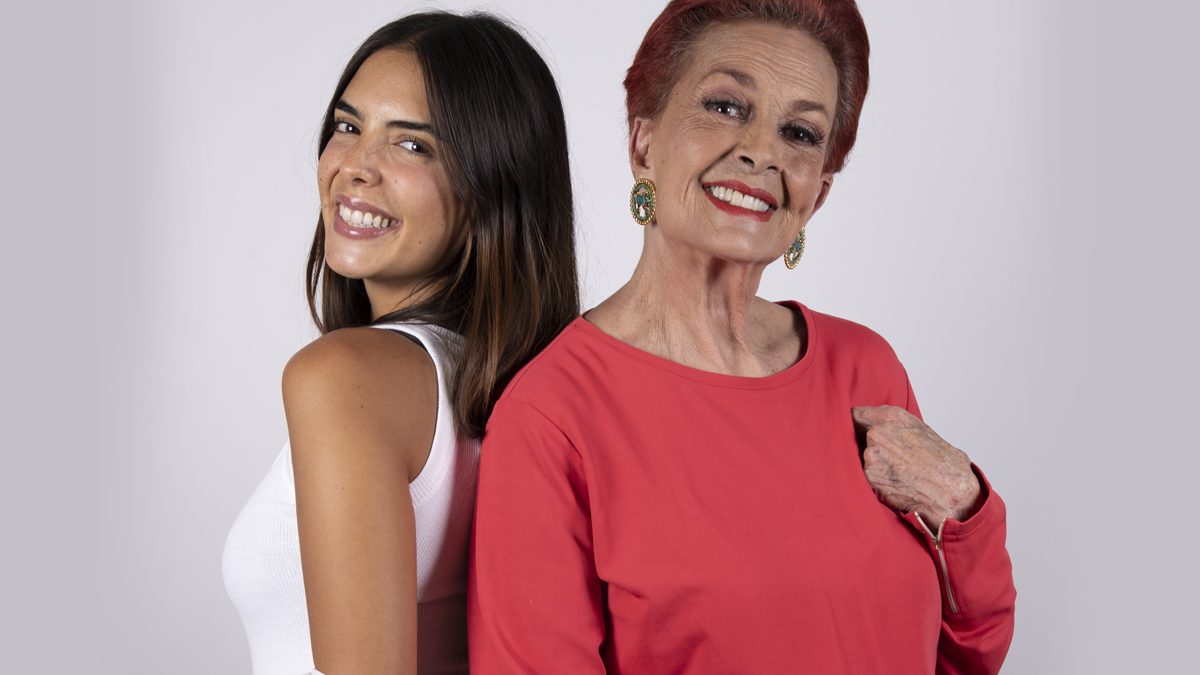 “Platicando con mi abuela”: el podcast con Talina Fernández