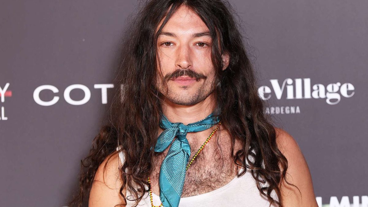 Ezra Miller regresará al cine luego de tres años de ausencia por sus escándalos policíacos