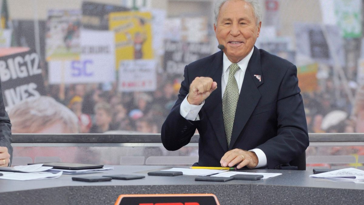 Lee Corso’s Emotional Return to Florida State: A Farewell Worth Celebrating